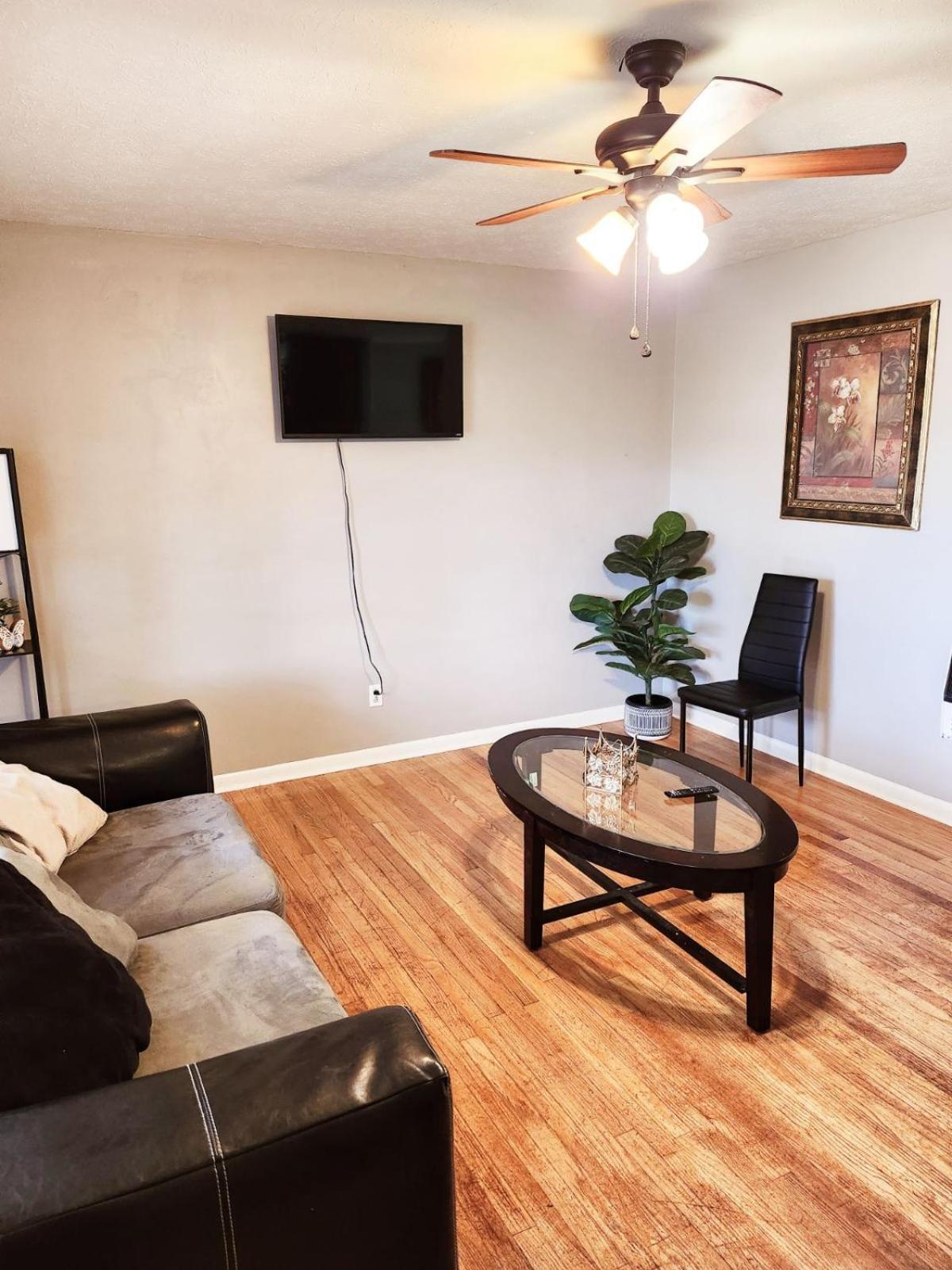 Quiet Comfort Room Near Shopping And Attractions 파예트빌 외부 사진
