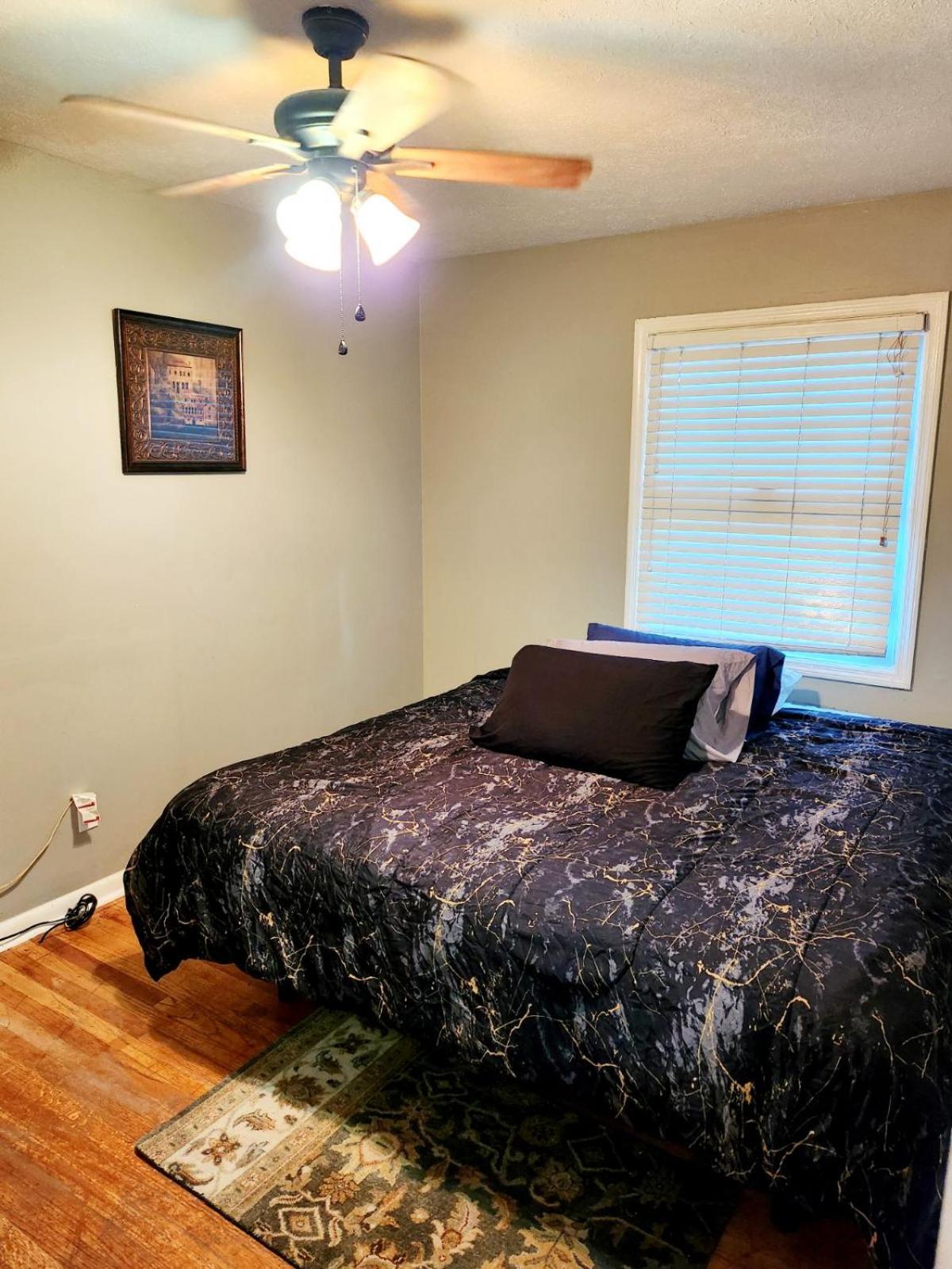 Quiet Comfort Room Near Shopping And Attractions 파예트빌 외부 사진